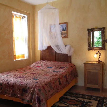 Daphne House Pensionat 2*