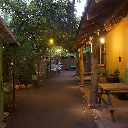Daphne House بيت ضيافة 2*